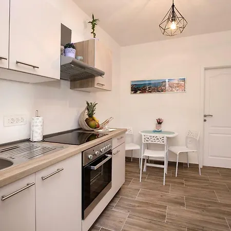 Barka Apartment *